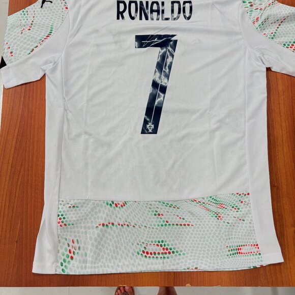 Portugal Away Soccer Jersey 2025 - Picture 2 of 4